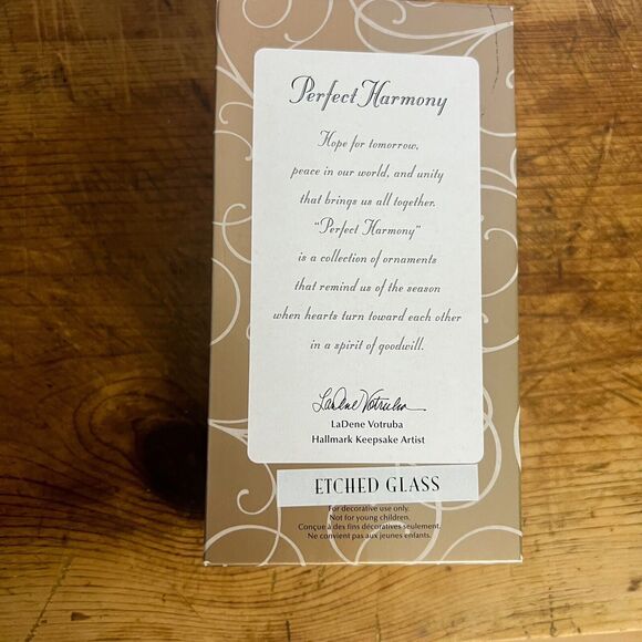 Hallmark Keepsake Ornament Perfect Harmony Series "Peace" etched glass 2002 - Picture 3 of 3